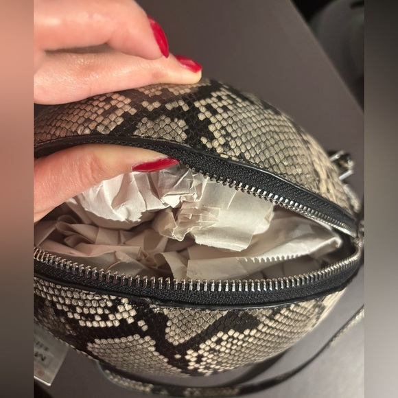 Brand New Zara Oval Crossbody – Animal Print Chic - Picture 5 of 8